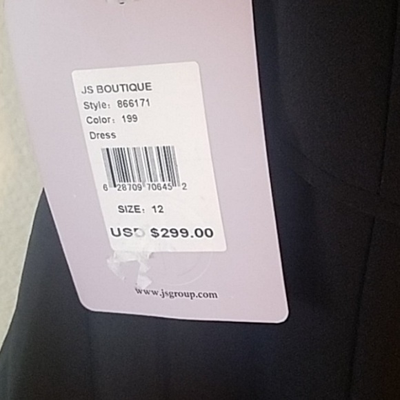 JS COLLECTION Black Off Shoulder Split Cascade Gown Size 6. Classic Glamour. - Picture 17 of 17